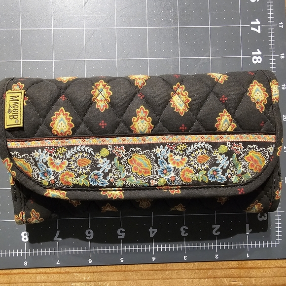MaggiB Crossbody/Wallet NWOT - Picture 1 of 6